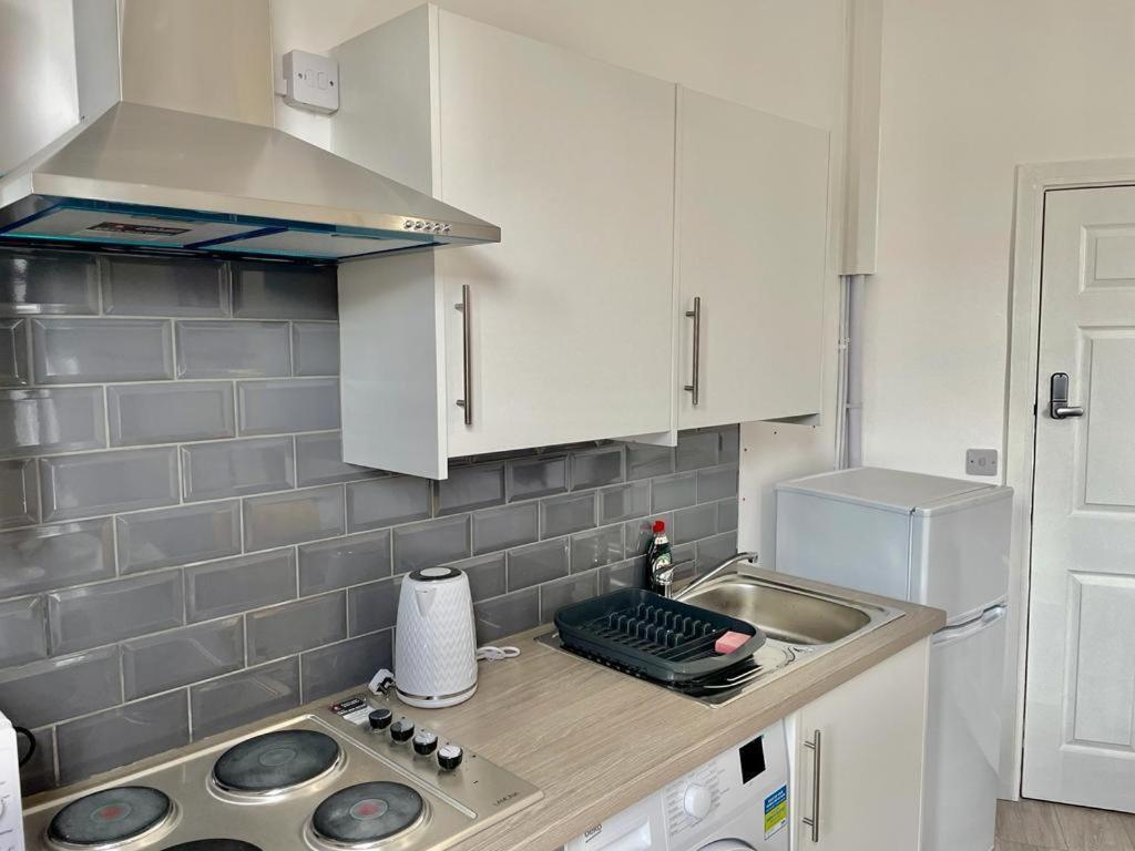 Cheerful 1 Bed Apartment Cardiff City Centre - Penarth Rd Esterno foto